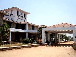 SNMV College Entrance leading to Office
